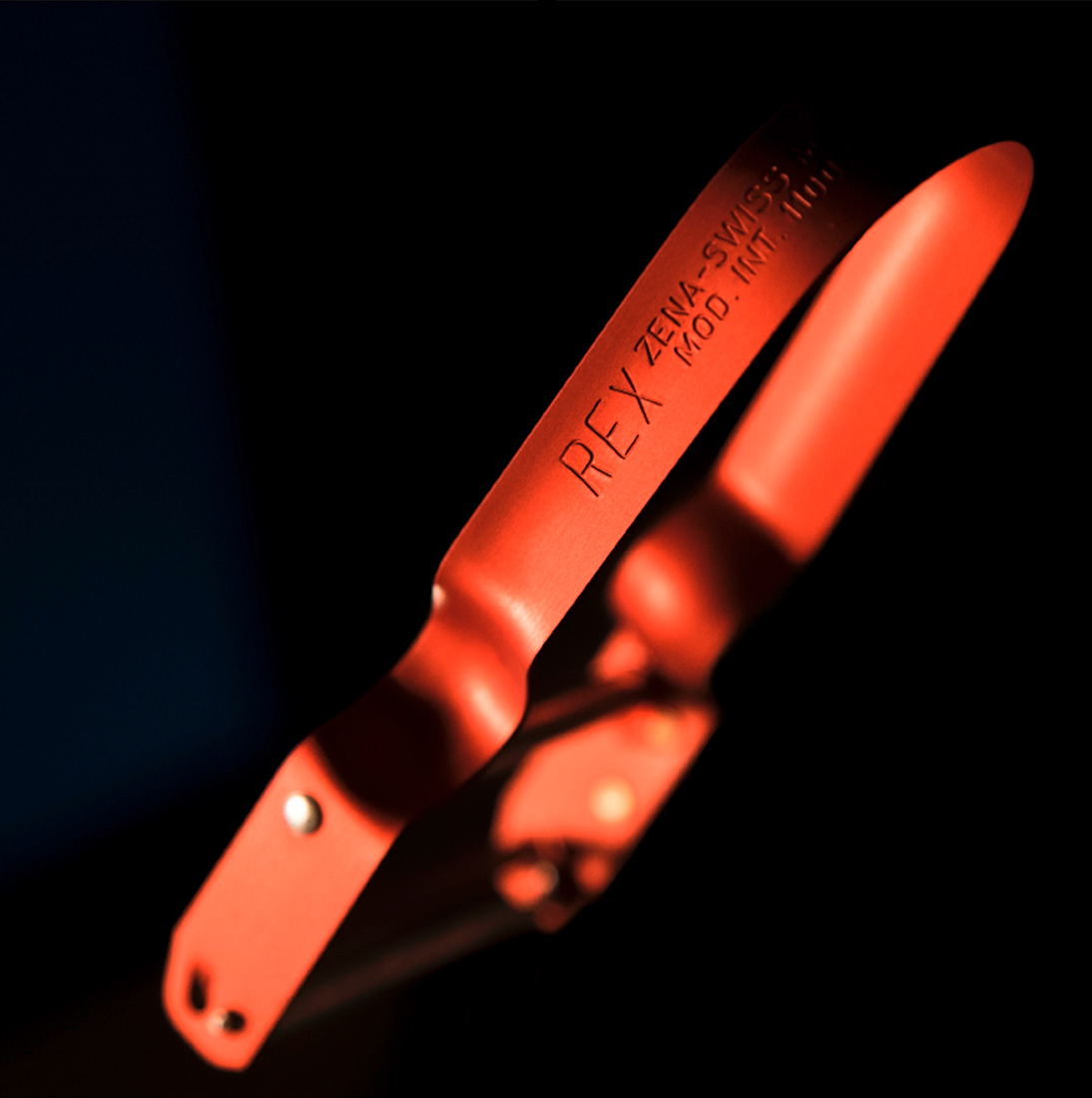 Визуальное исследование объекта: овощечистка.