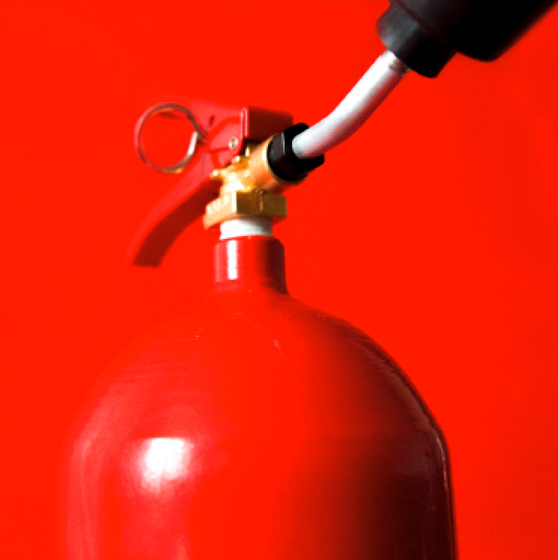 Визуальное исследование объекта: огнетушитель.