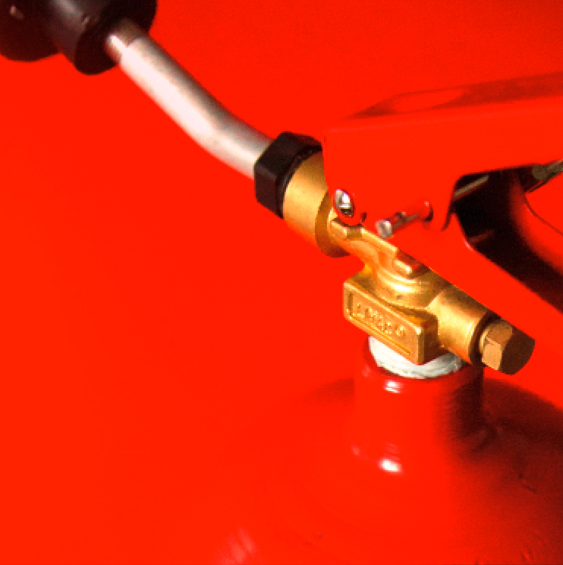 Визуальное исследование объекта: огнетушитель.