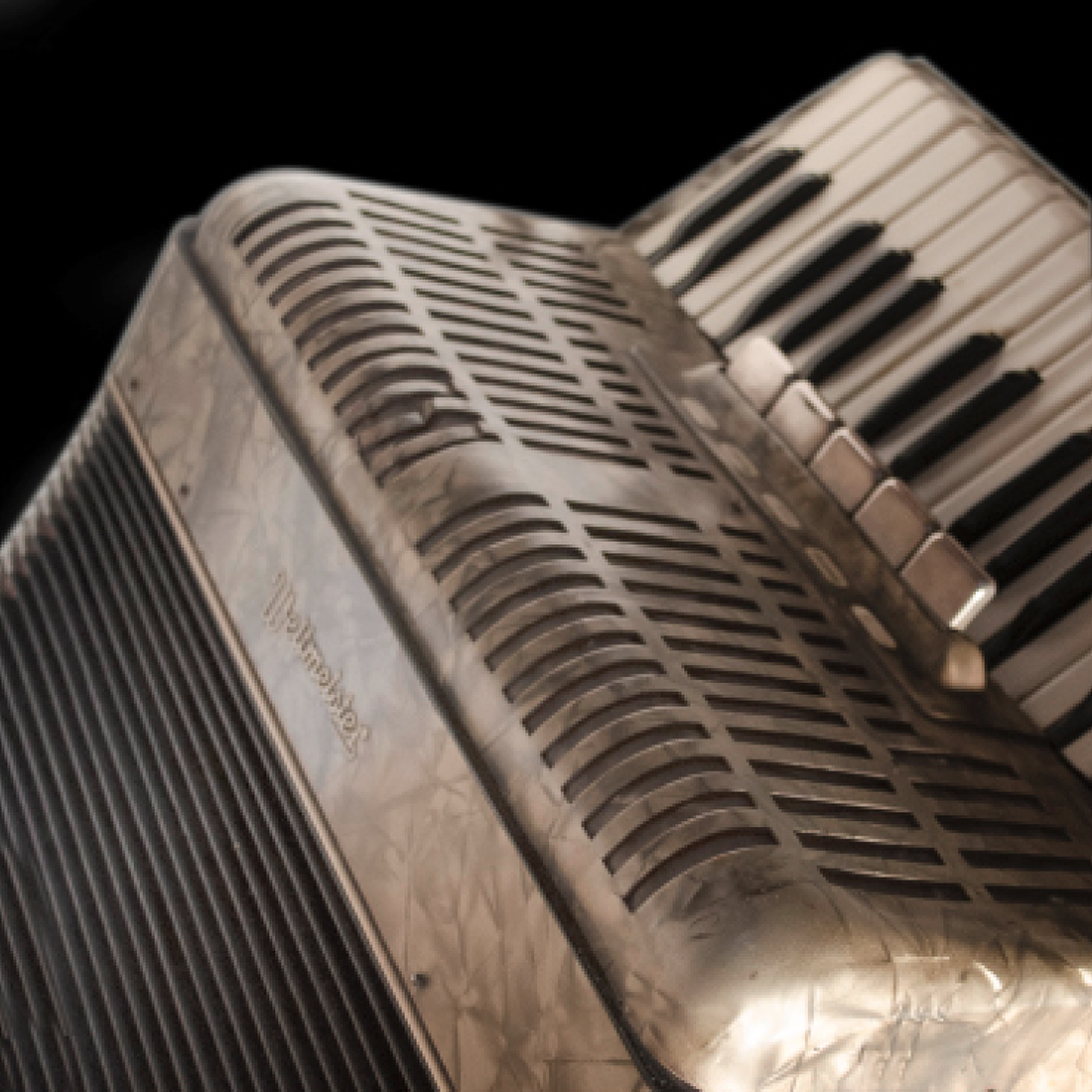 Визуальное исследование объекта: аккордеон.