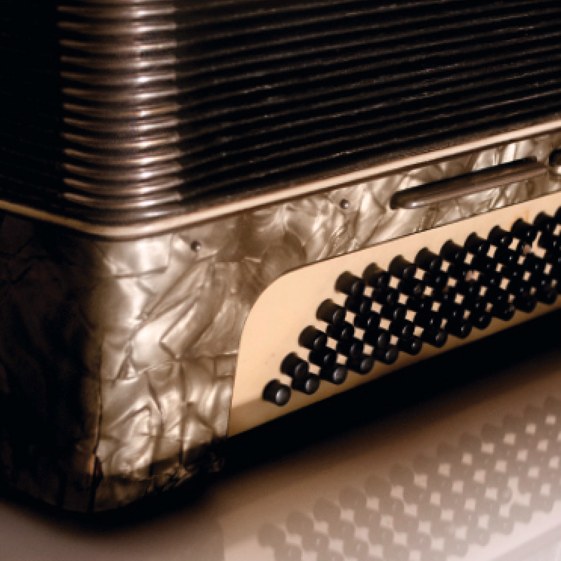 Визуальное исследование объекта: аккордеон.