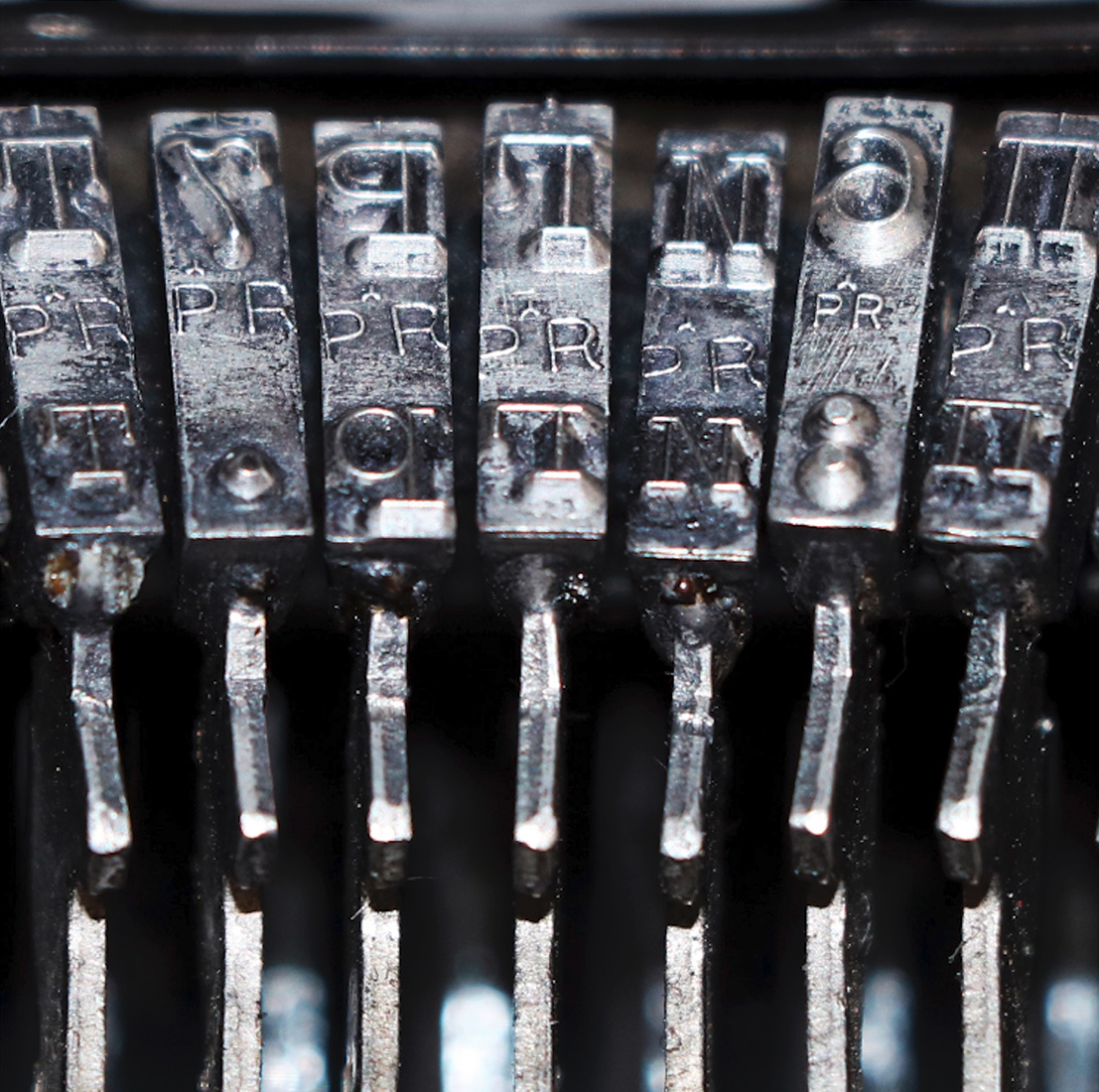 Визуальное исследование объекта: машинка Ундервуд.