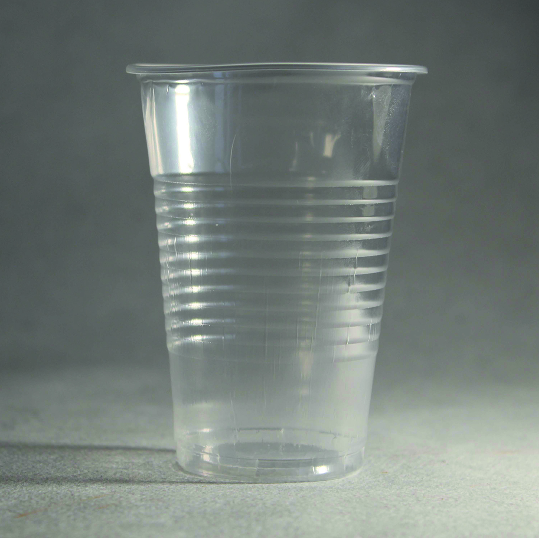 Визуальное исследование объекта: пластиковый стаканчик.