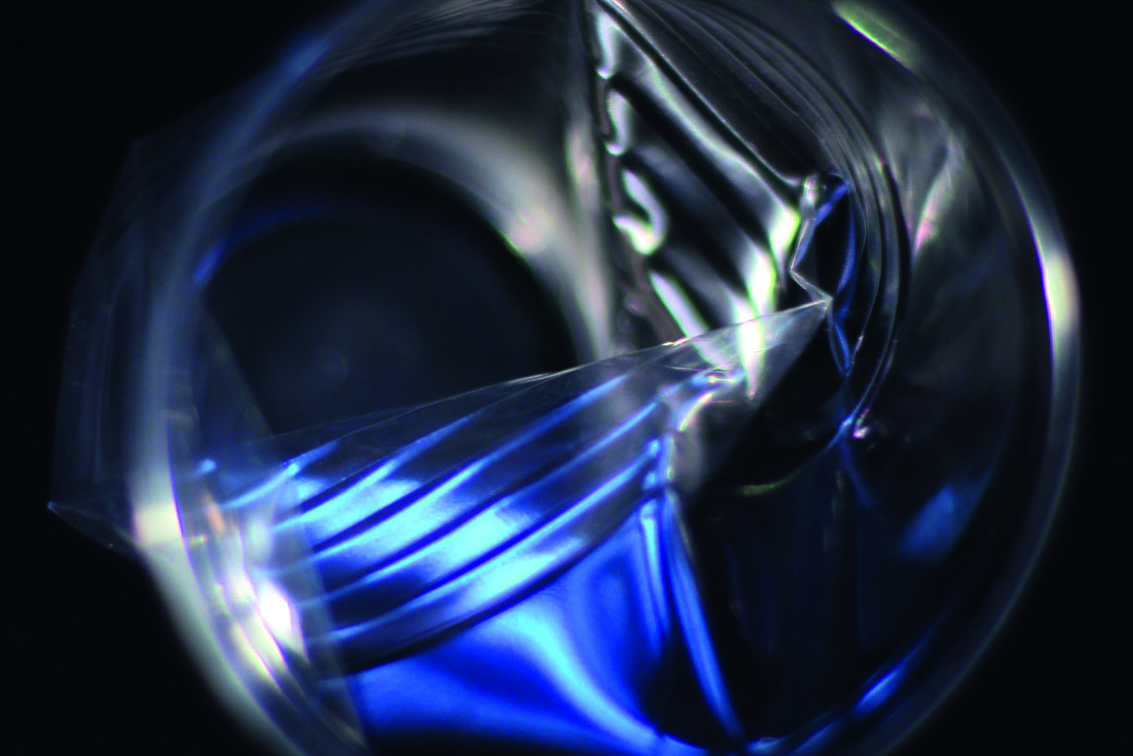 Визуальное исследование объекта: пластиковый стаканчик.