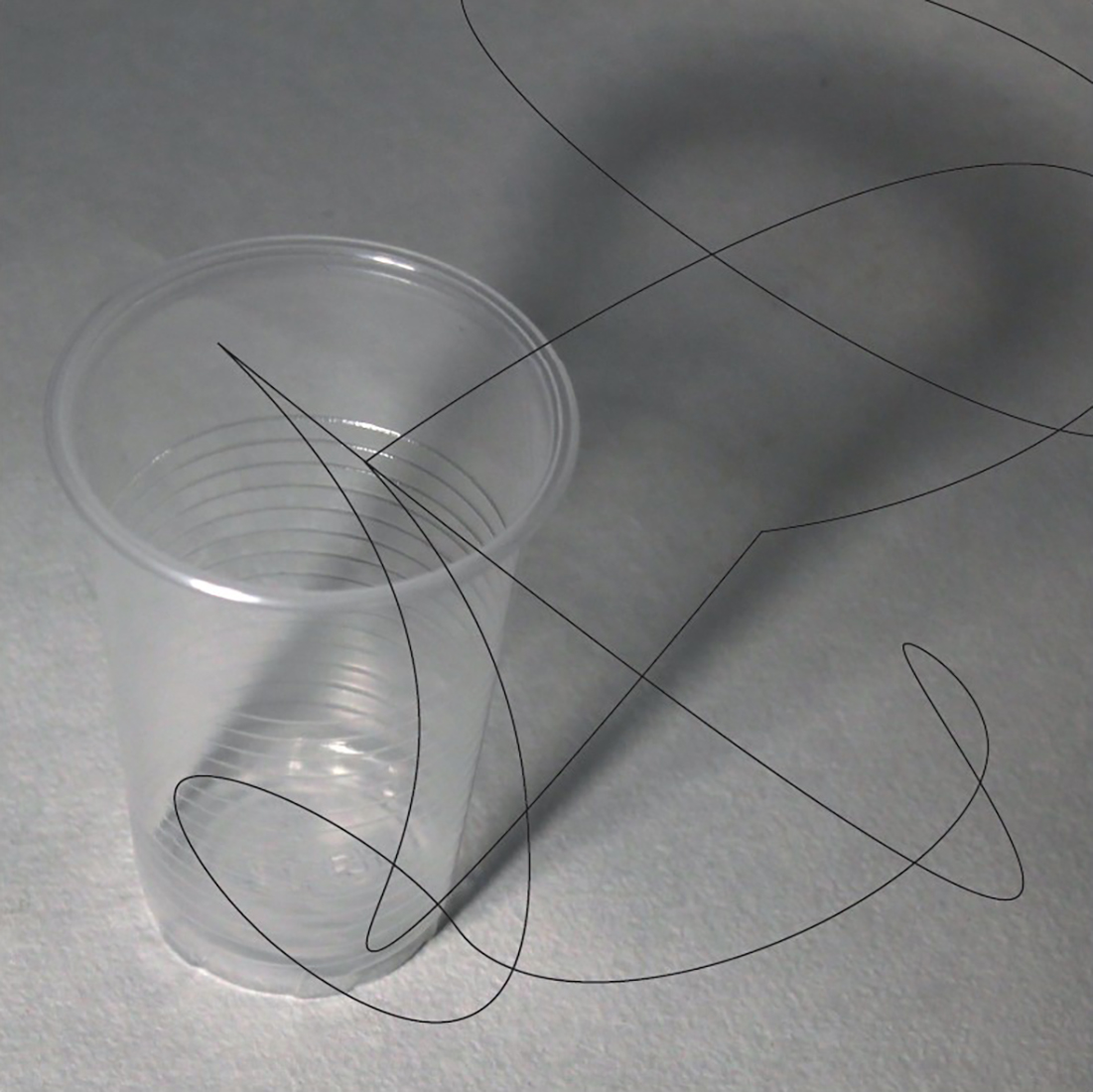 Визуальное исследование объекта: пластиковый стаканчик.